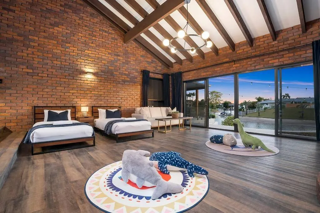 Holiday home Family Waterfront Escape - Pool, 2 King *