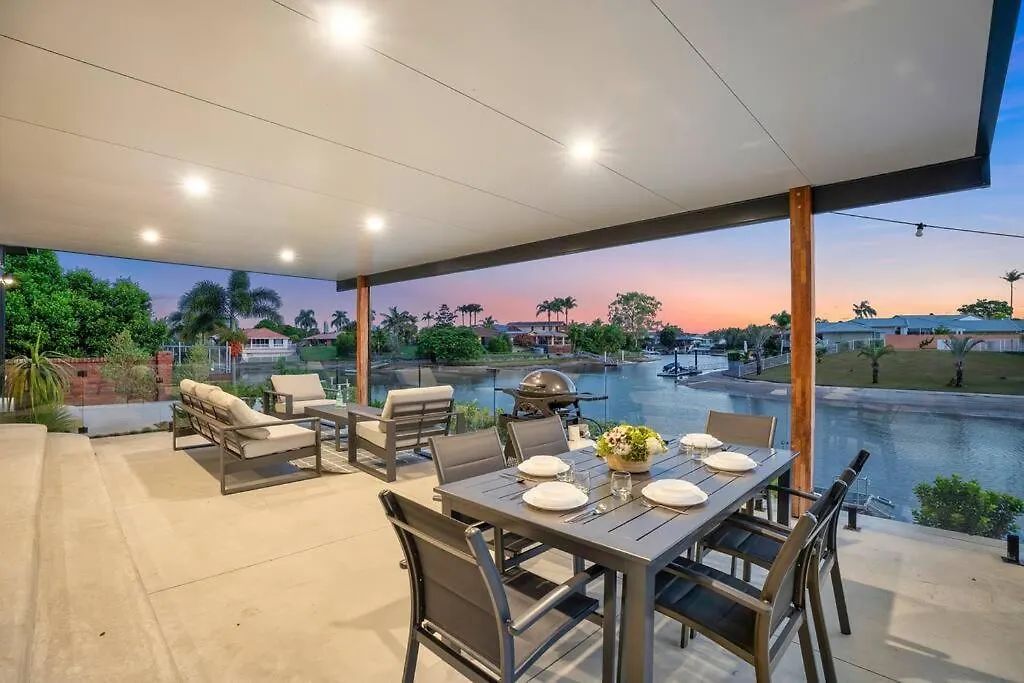 Holiday home Family Waterfront Escape - Pool, 2 King Gold Coast