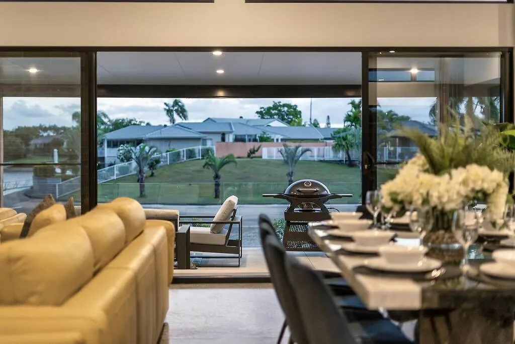 Family Waterfront Escape - Pool, 2 King Gold Coast