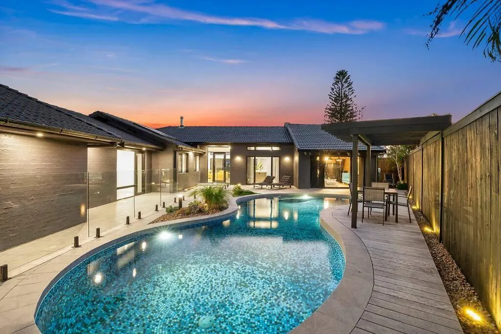 Family Waterfront Escape - Pool, 2 King Gold Coast