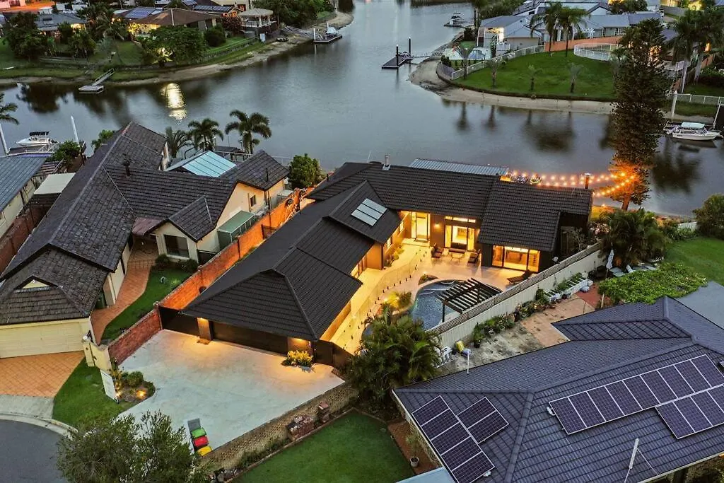 Family Waterfront Escape - Pool, 2 King * Gold Coast