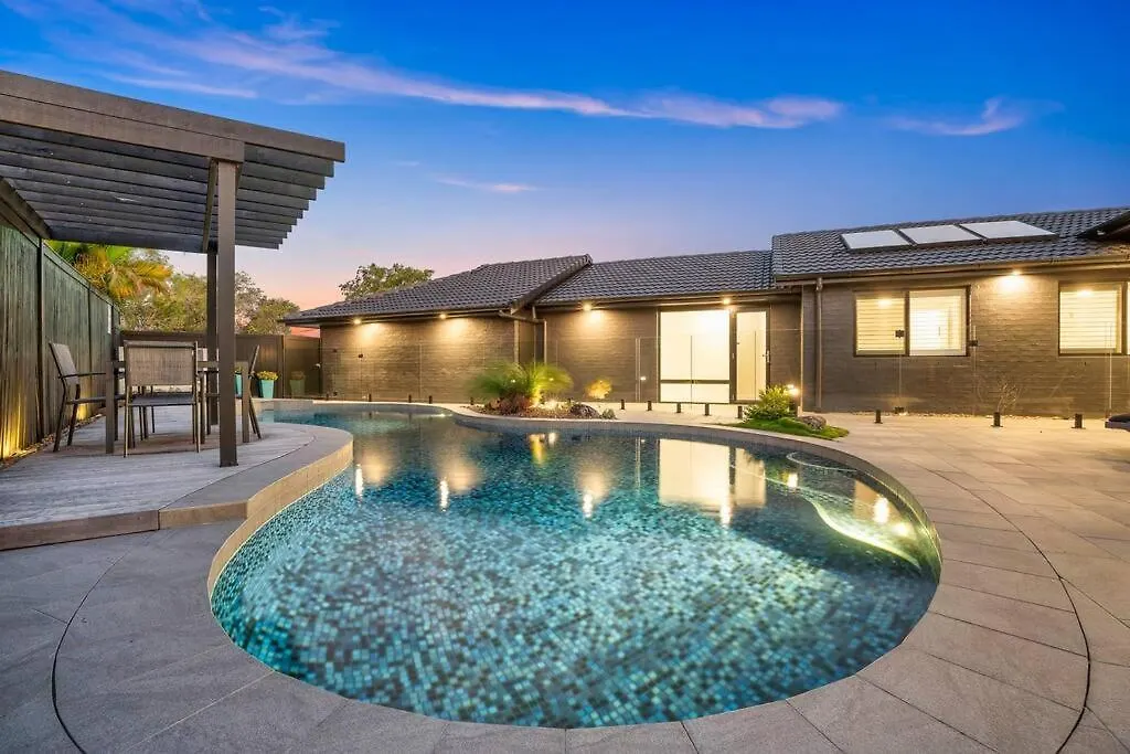 Family Waterfront Escape - Pool, 2 King * Gold Coast