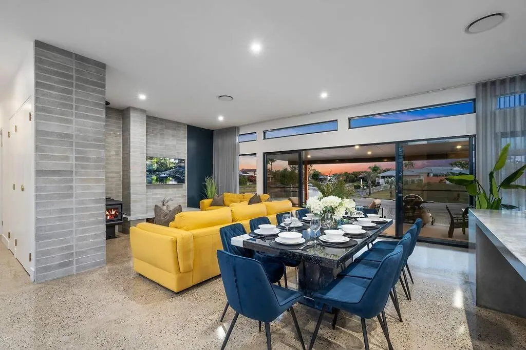 Family Waterfront Escape - Pool, 2 King Gold Coast