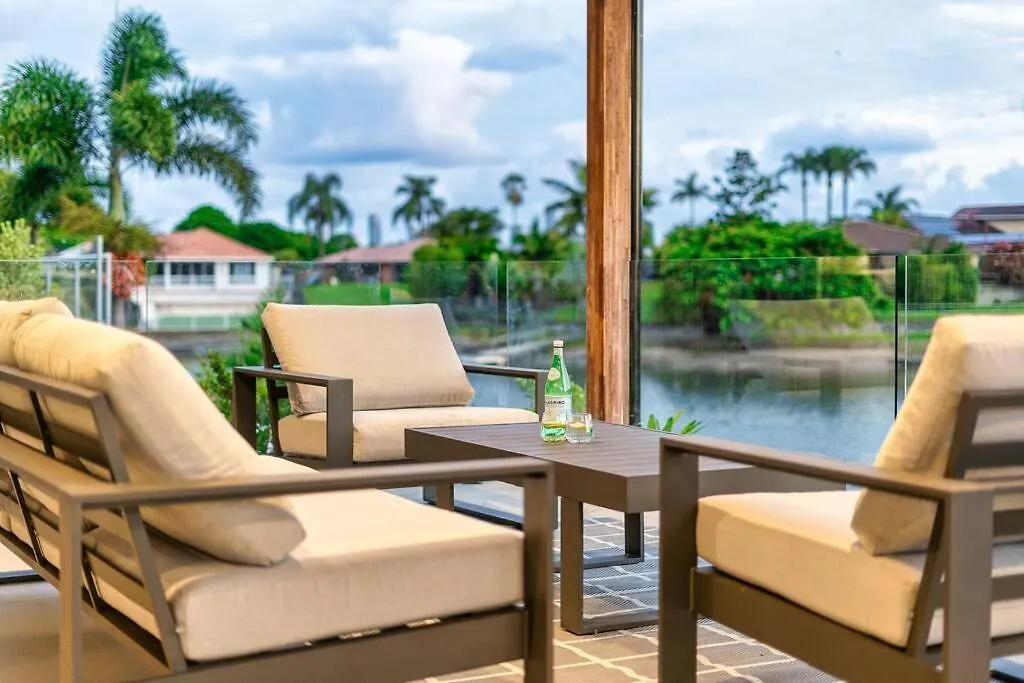 Family Waterfront Escape - Pool, 2 King Gold Coast