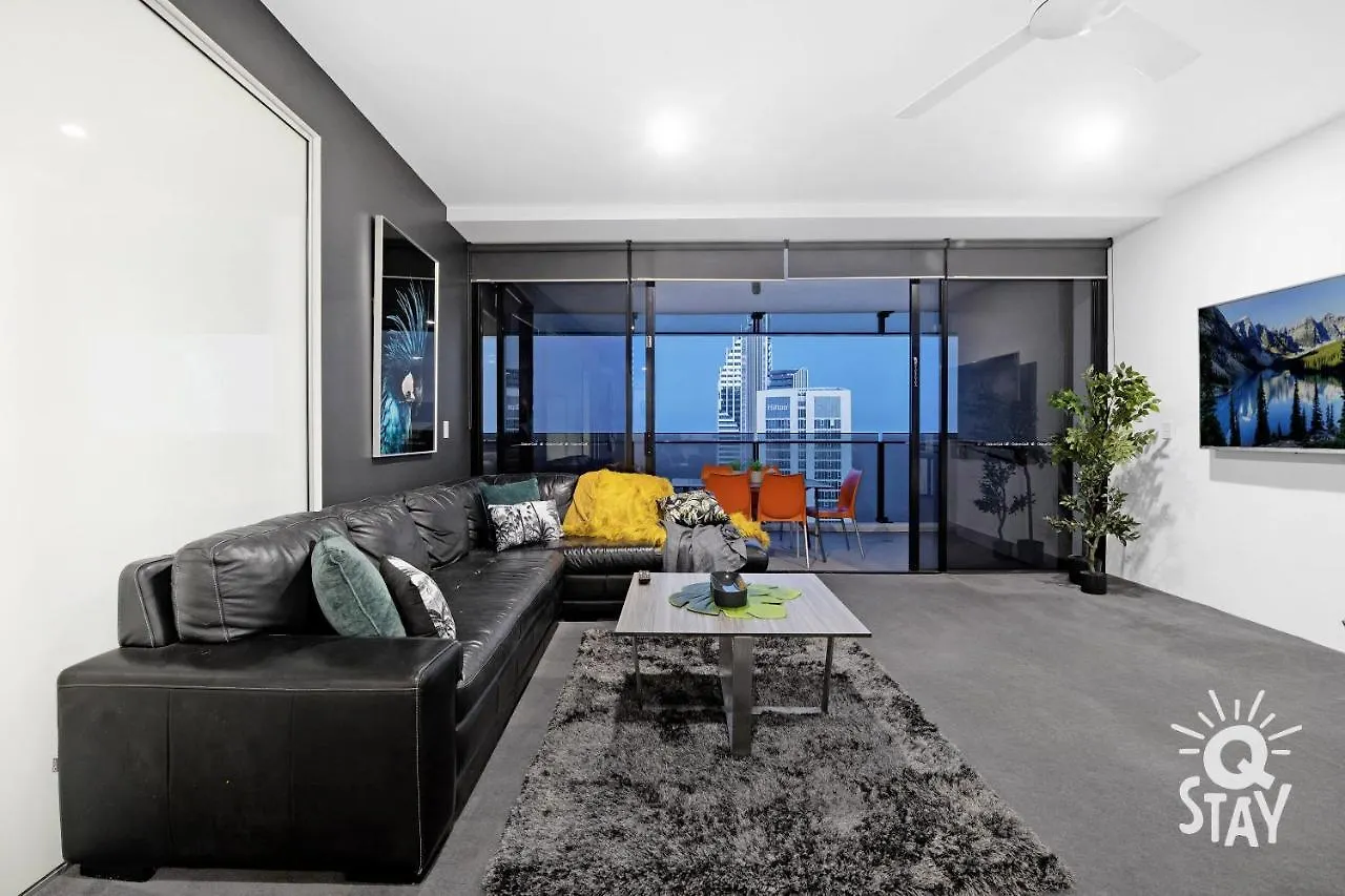 Spectacular Family Kids Free 3 Bedroom Ocean At Circle On Cavill - Q *