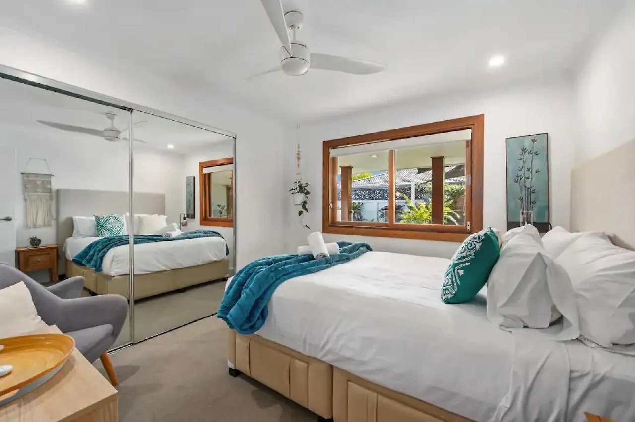 Holiday home Broadbeach - Heated Pool - Sleeps 7 *