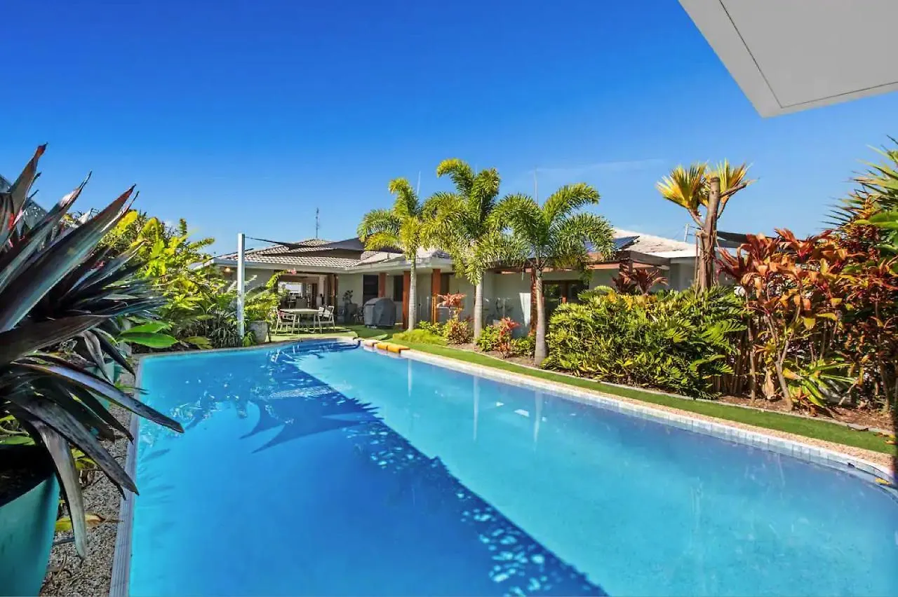 Holiday home Broadbeach - Heated Pool - Sleeps 7