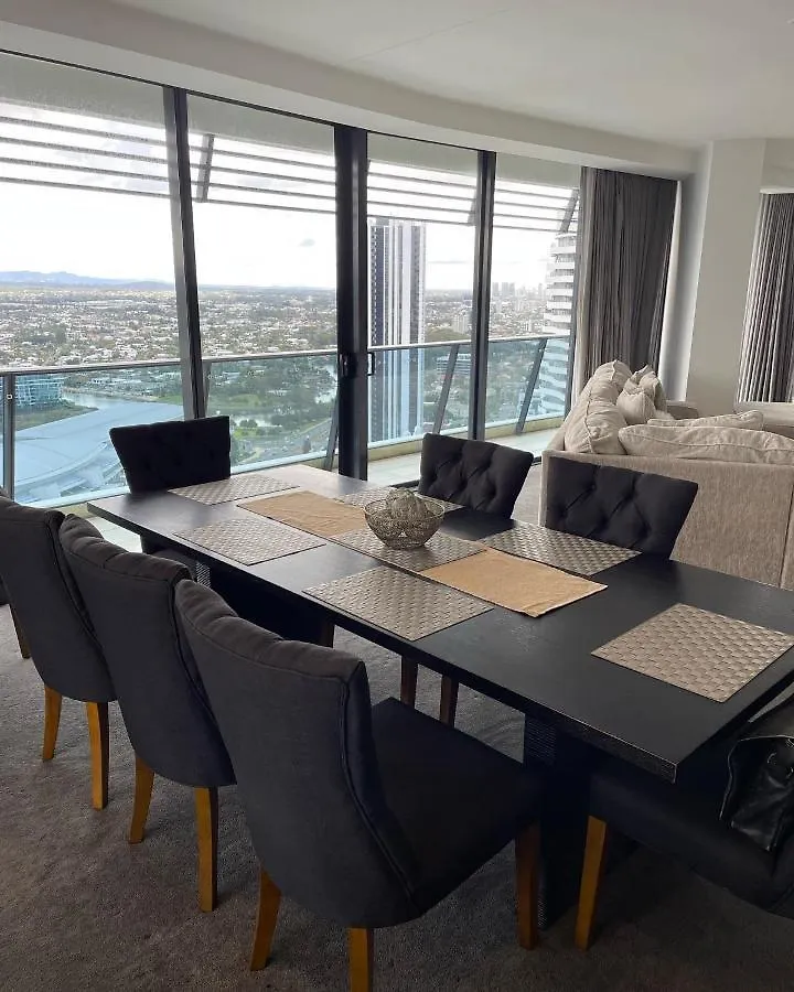 4 Bedroom Luxury Sub Penthouse Oracle Broadbeach Level 31 Magnificent Views 260m2 Family Skyhome Sleeps 8 Adults And 2 Children, Sofa Bed Portacot, High Chair To Everything Skyhome 5 Star Голд-Кост