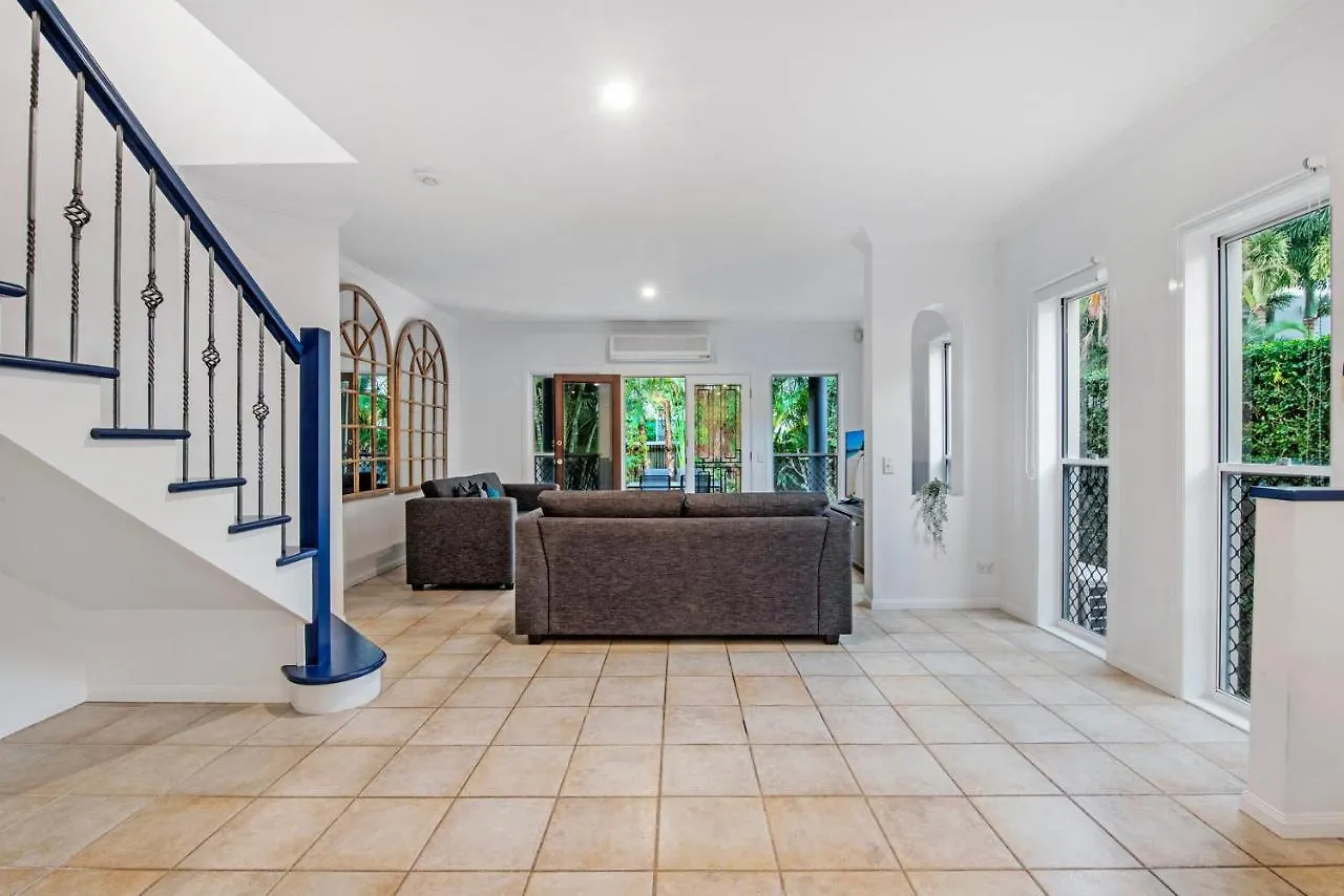 3 Bedroom Villa's In Surfers Paradise - Q *