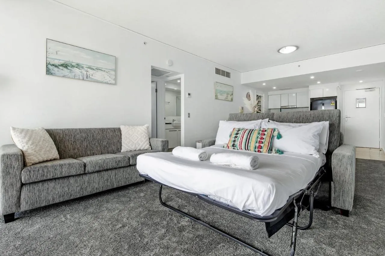 Fresh & Modern 2 Bedroom In Sierra Grand - Coasthm Gold Coast