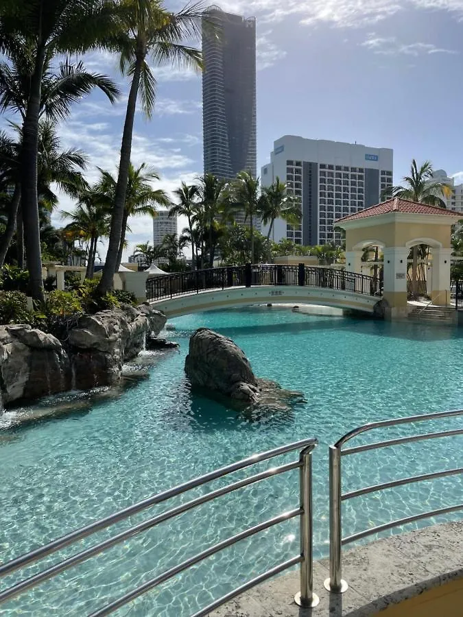 Apartment Milhaven At Chevron Renaissance Tower