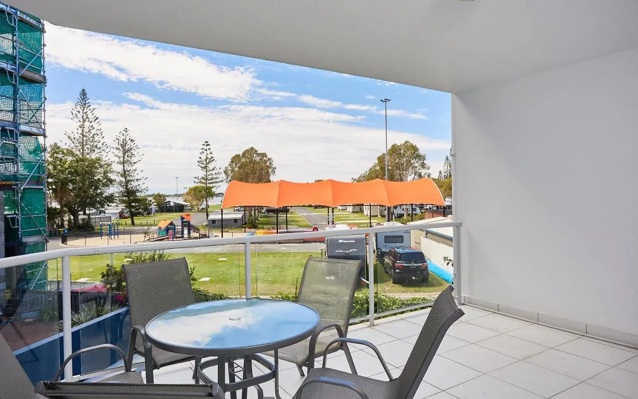 Comfort Two Bedroom Next To Water Park In Southport *