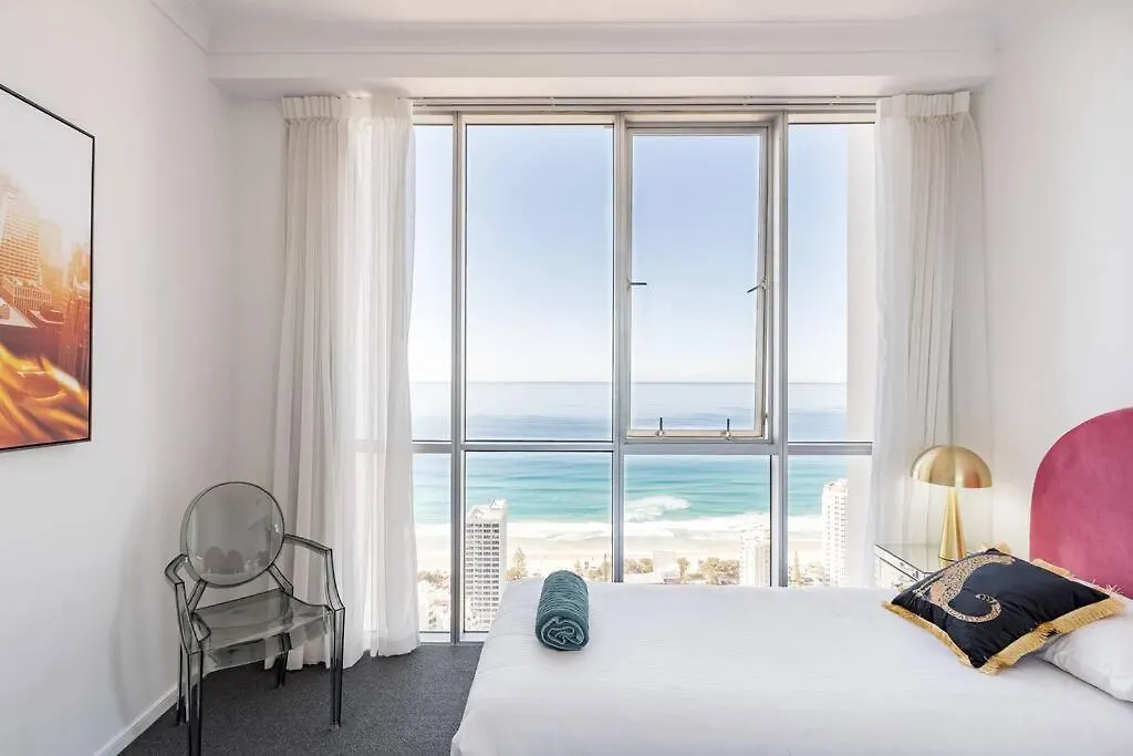 Breathtaking Views From Stunning 42nd Floor Skyhome & Living Apartment Gold Coast