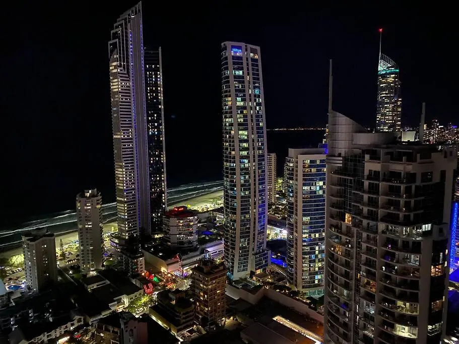 Breathtaking Views From Stunning 42nd Floor Skyhome & Living Apartment Gold Coast