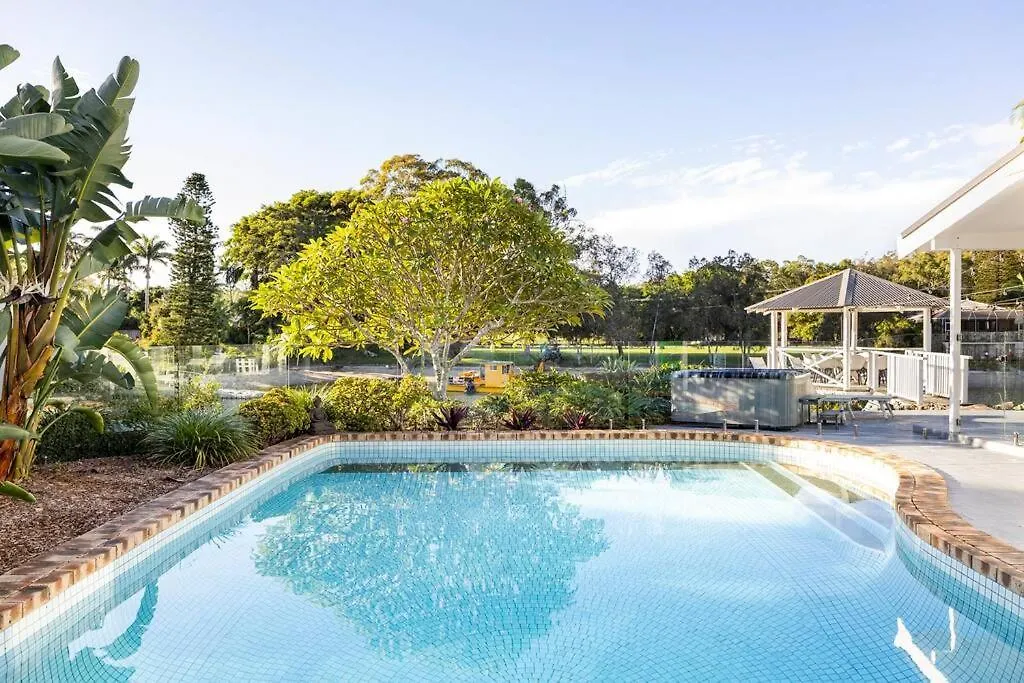 Chic Coastal Waterside Stunner! * Gold Coast