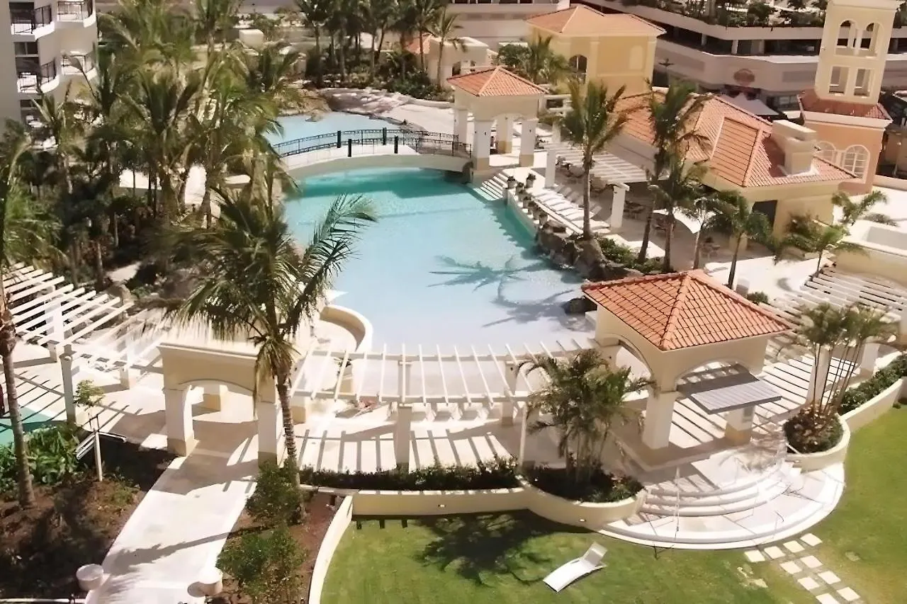Iconic Chevron Renaissance Private Daire