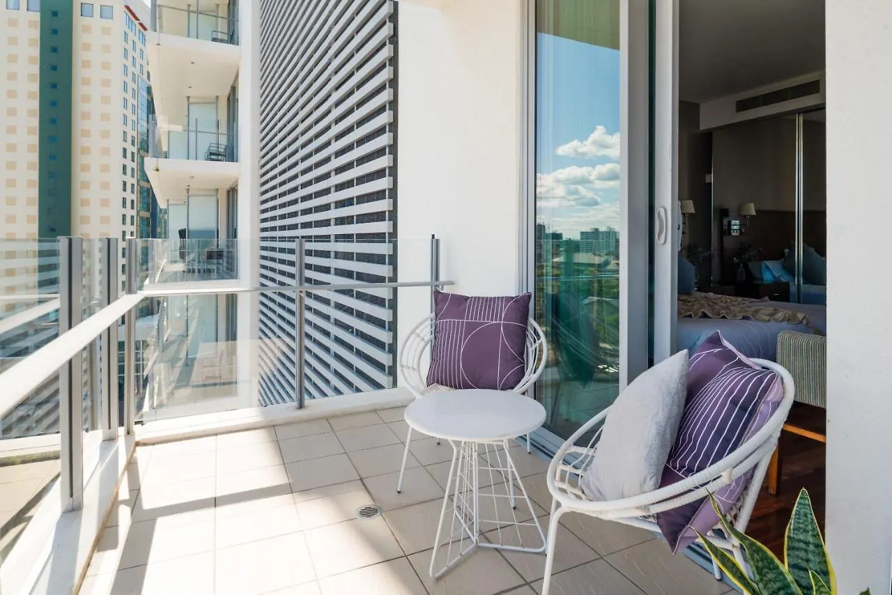 1br Sky Rise Surfers Stunner