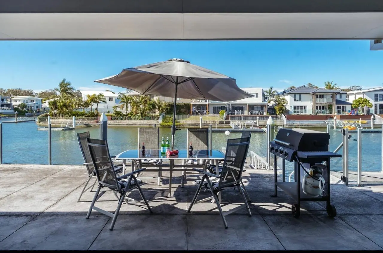 Lakeside Spacious 5bed Water View Family