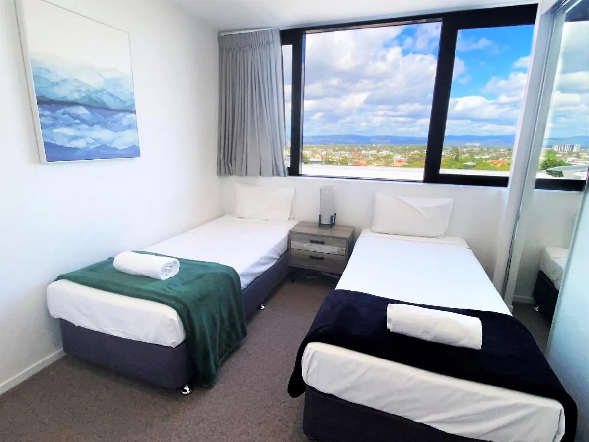 Qube Broadbeach Apart Otel 4*