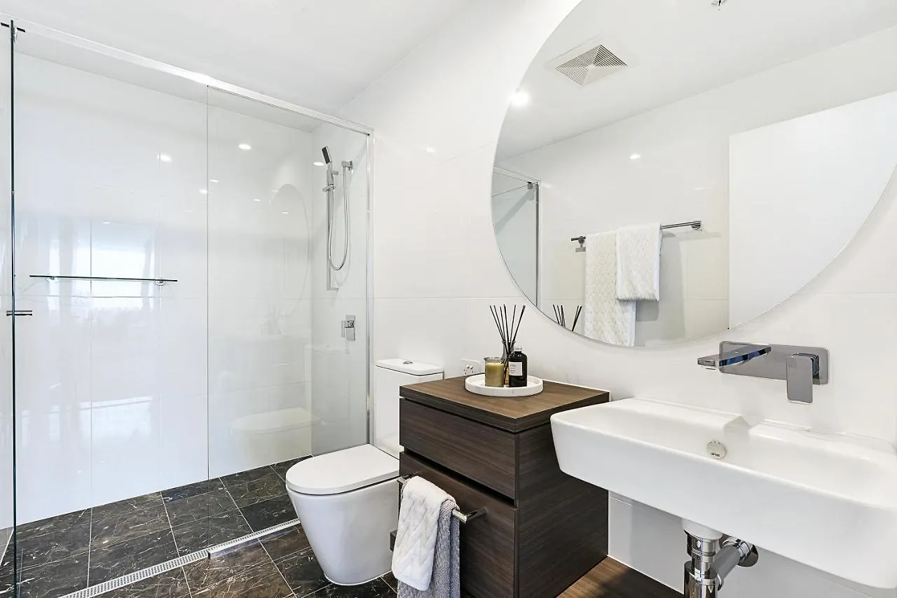 Qube Broadbeach Apart Otel 4*