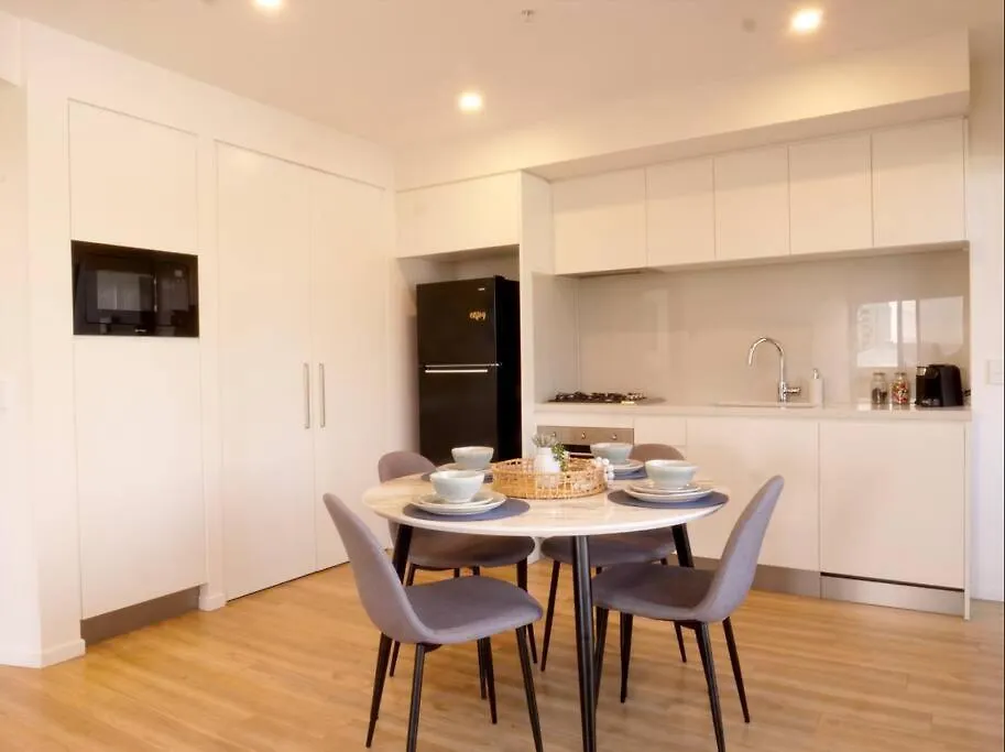 Modern 1 Brm With Pool Close To Beach Apartment *