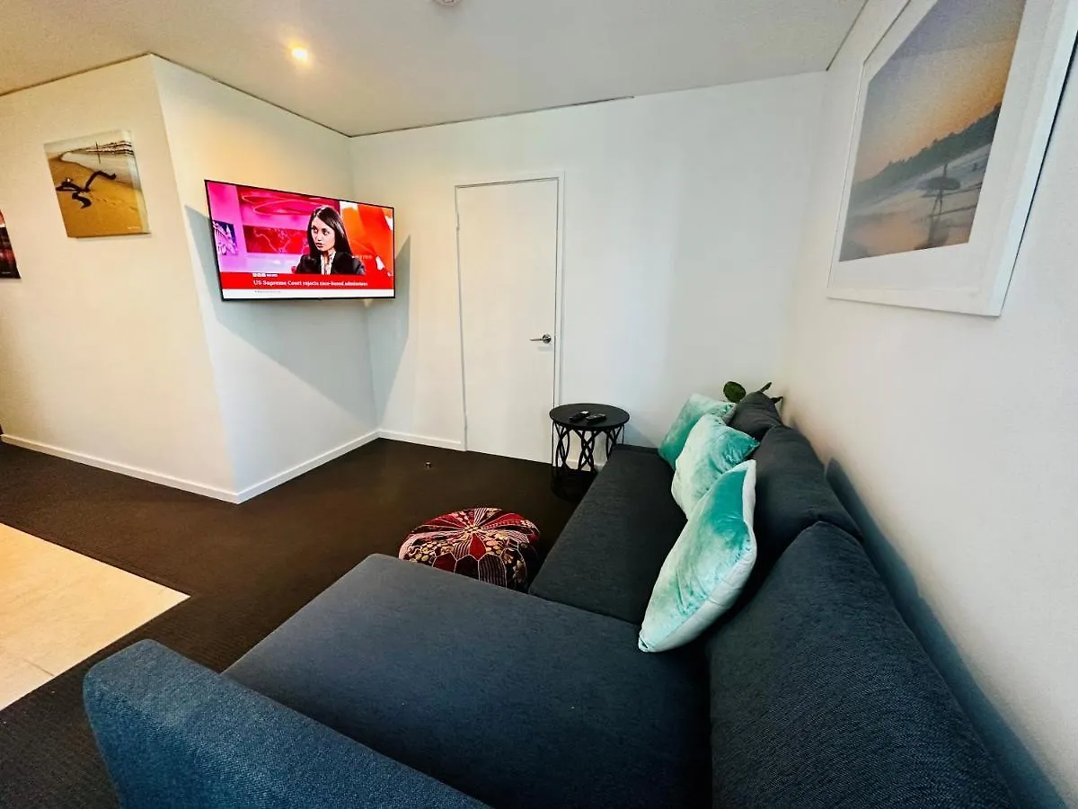 Modern 2 Bedroom Apt Near Tram & Ocean Apartman *