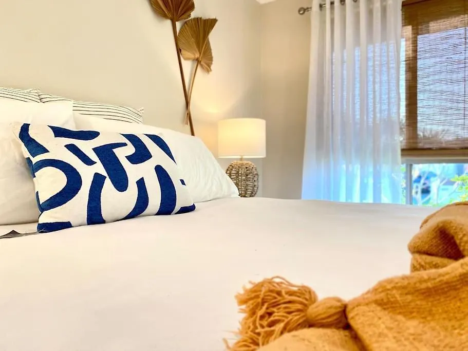 Holiday home Oasis By The Pool, Thrilling Themeparks.