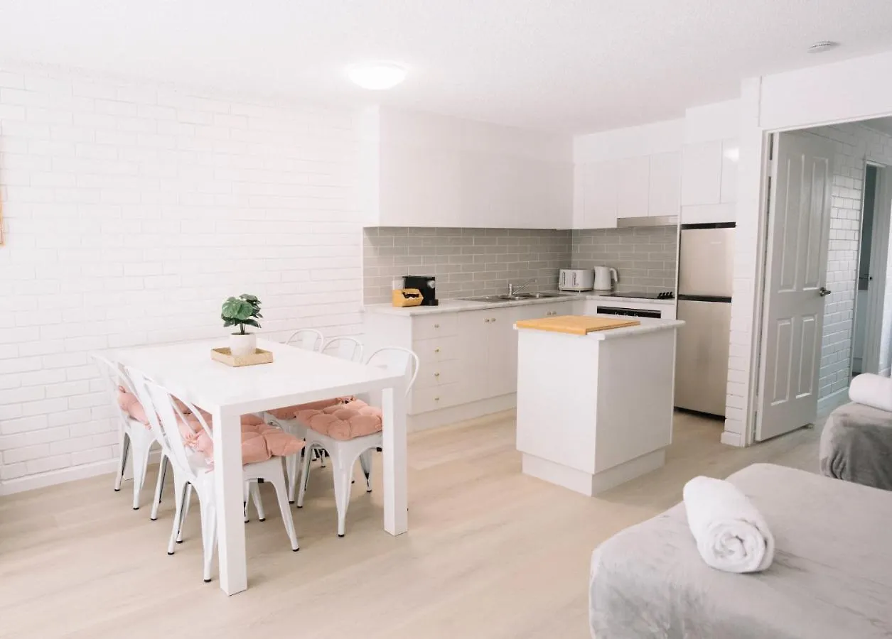 Surfers Paradise- Meters From The Beach! דירה