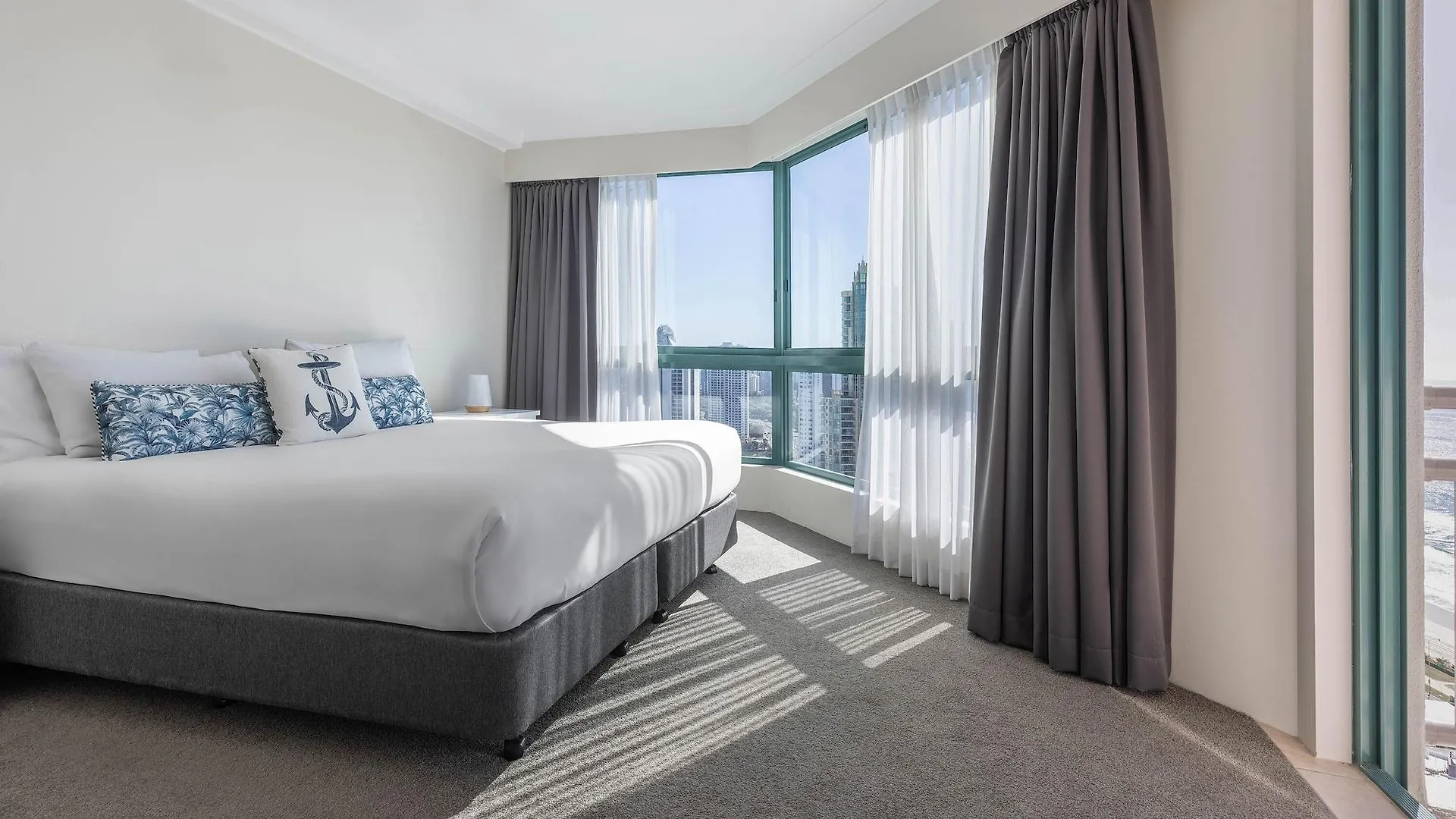 Mantra Crown Towers Aparthotel