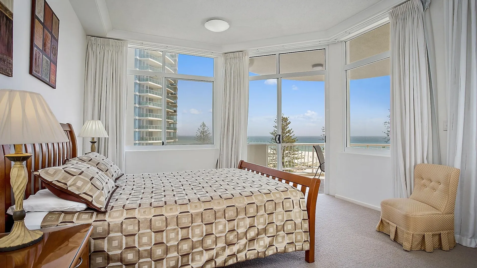 Kirra Aparthotel 4*