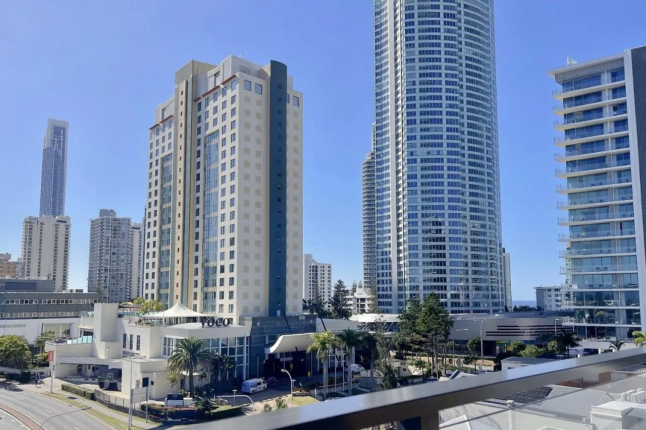 E.s. Surfers Paradise 公寓 *