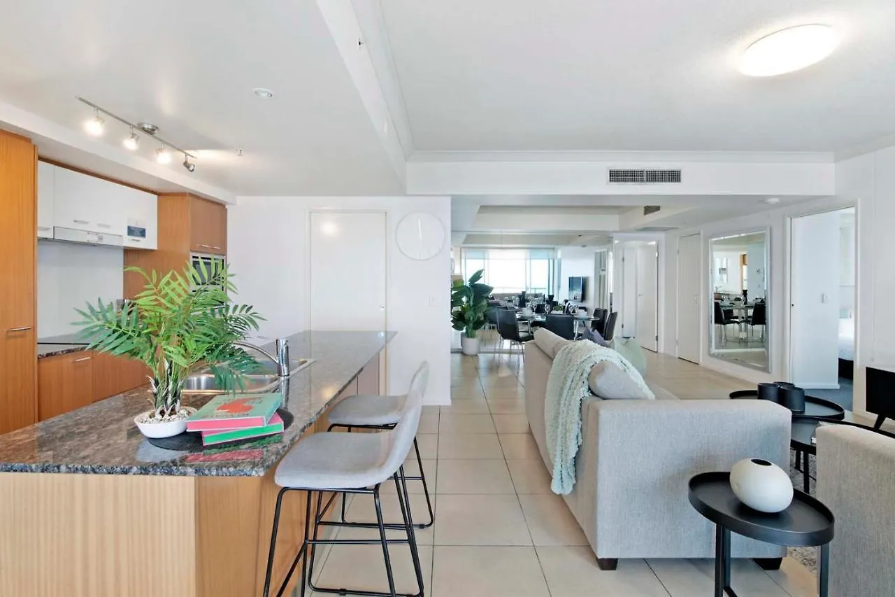 High Floor - Chevron Renaissance - Self Contained & Privately Managed - Wow