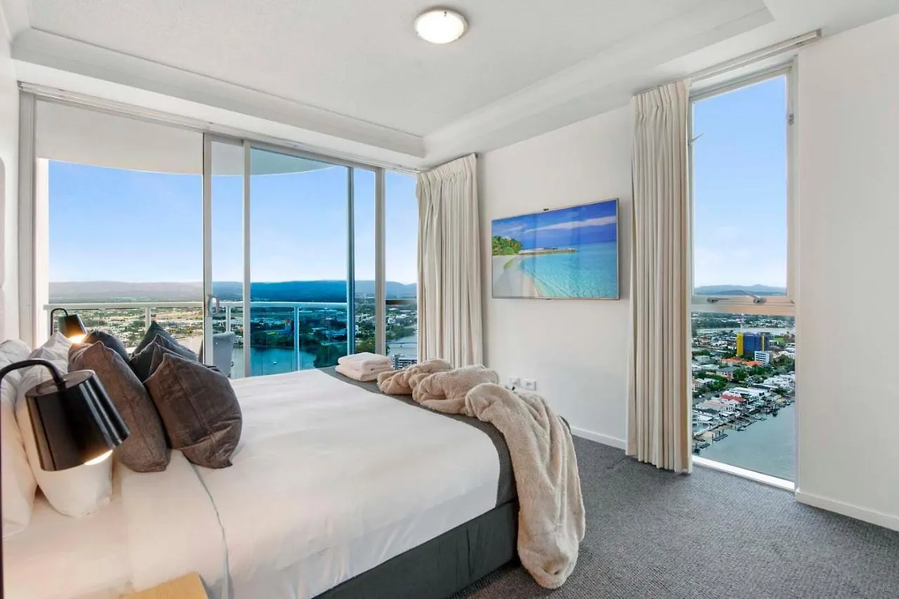 High Floor - Chevron Renaissance - Self Contained & Privately Managed - Wow *