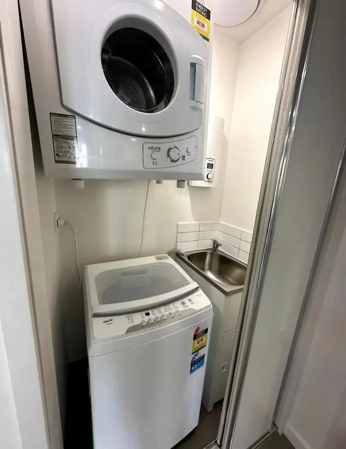 3bd 1 Block From Brand New Apartamento
