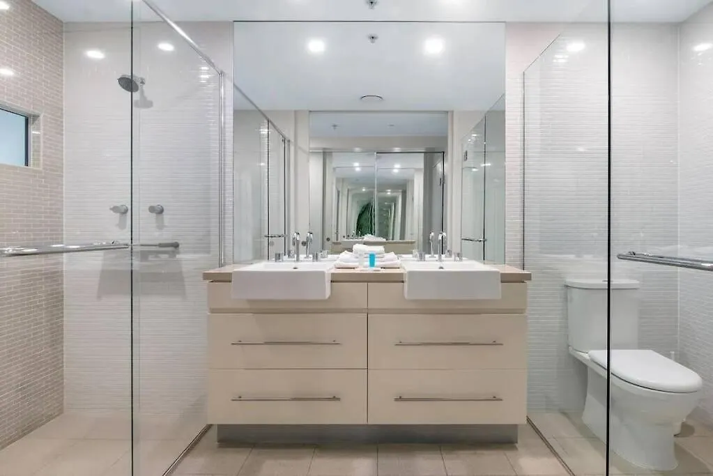 24th Floor Luxury, The Wave Broadbeach Apartment *