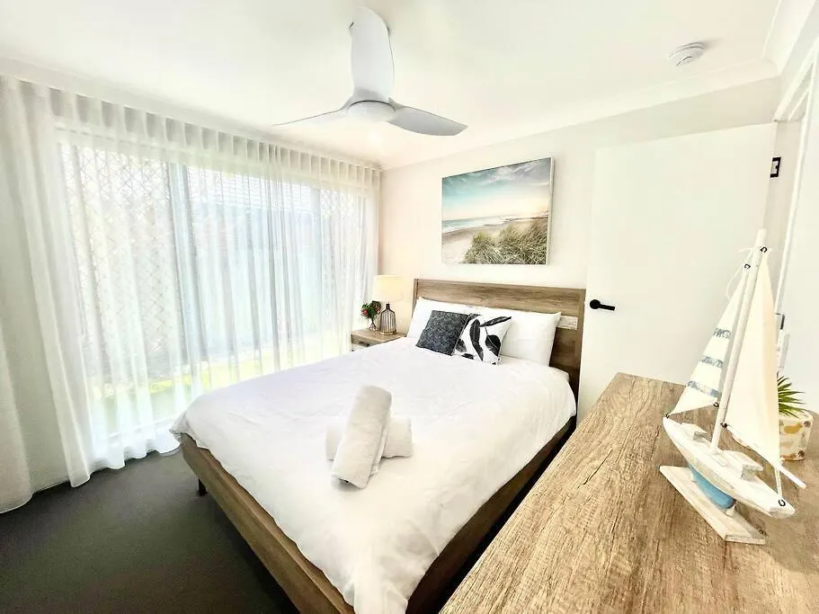 Villa Seashell Beach House - At Mermaid Beach *