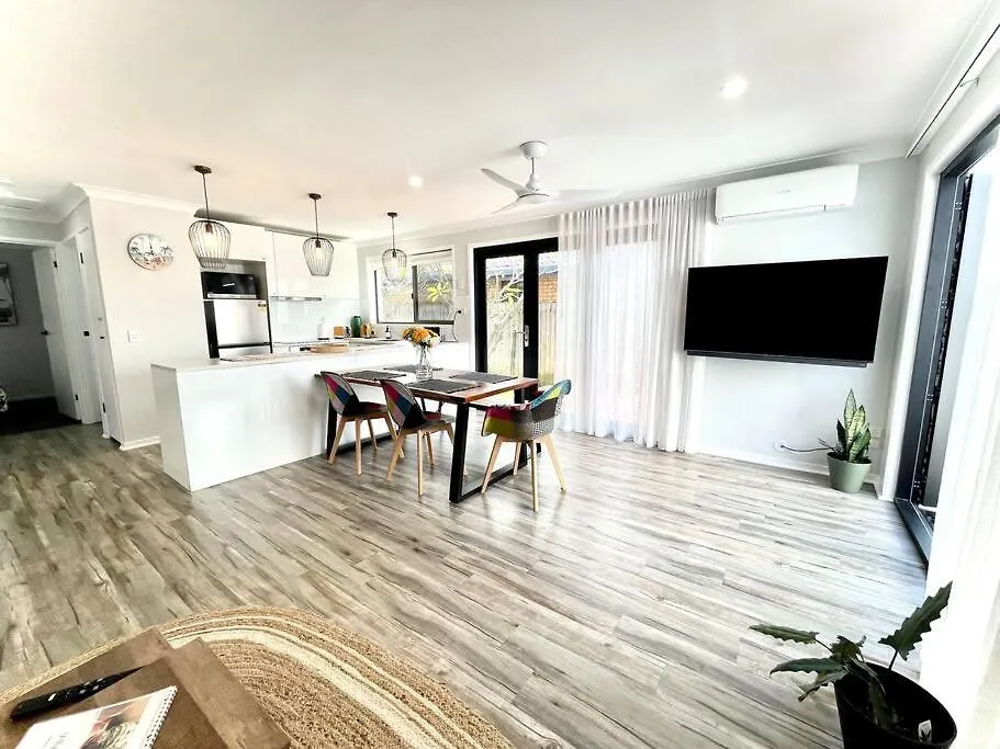 Villa Seashell Beach House - At Mermaid Beach