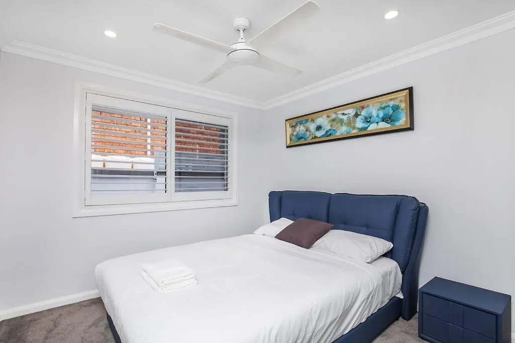 Stunning 4br House With Pool & Waterfront View *