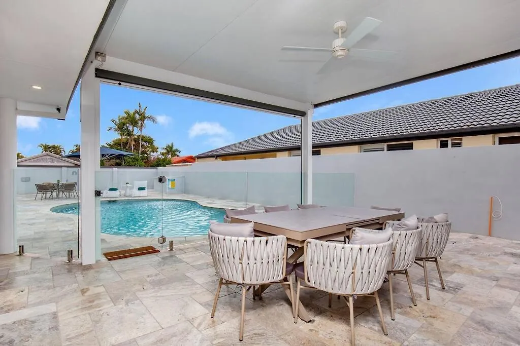Stunning 4br House With Pool & Waterfront View * Gold Coast