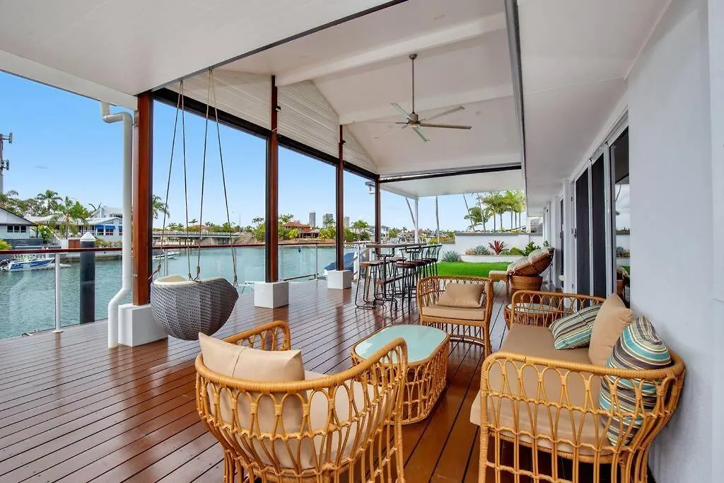 Holiday home Stunning 4br House With Pool & Waterfront View