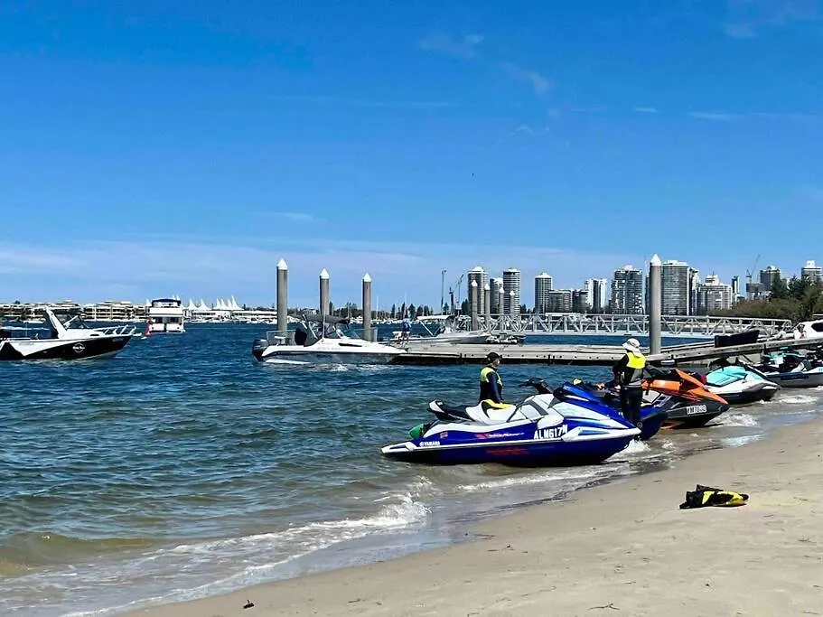 Broadwater Parklands Paradise-one & Two Bedroom Apartment *