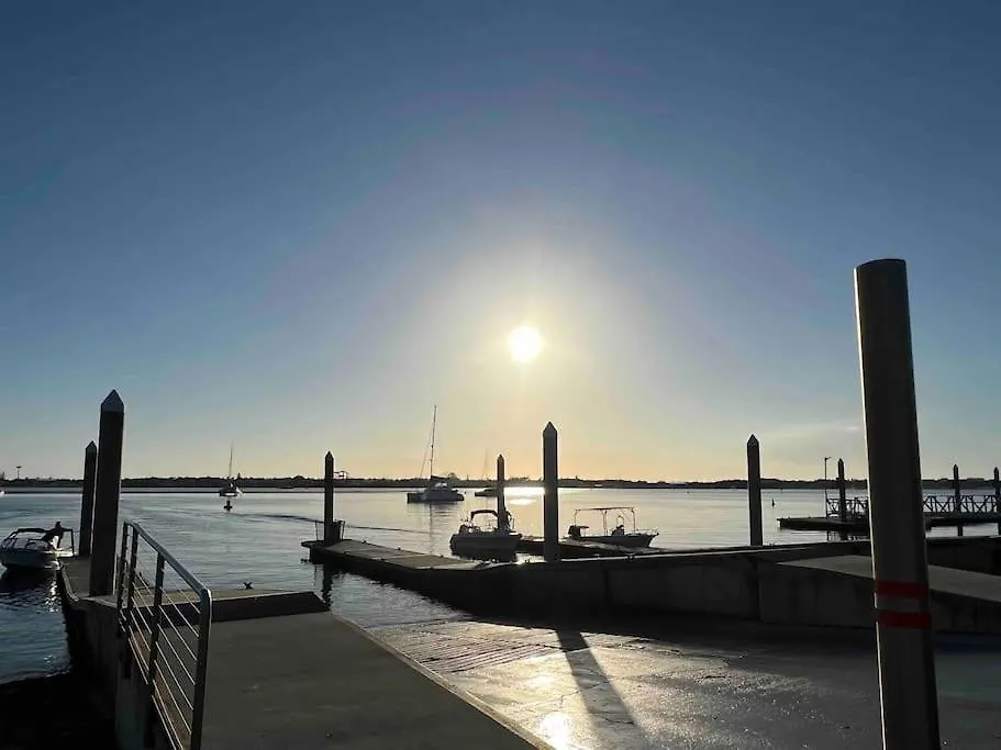 Apartment Broadwater Parklands Paradise-one & Two Bedroom *