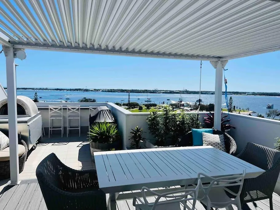 Broadwater Parklands Paradise-one & Two Bedroom Gold Coast