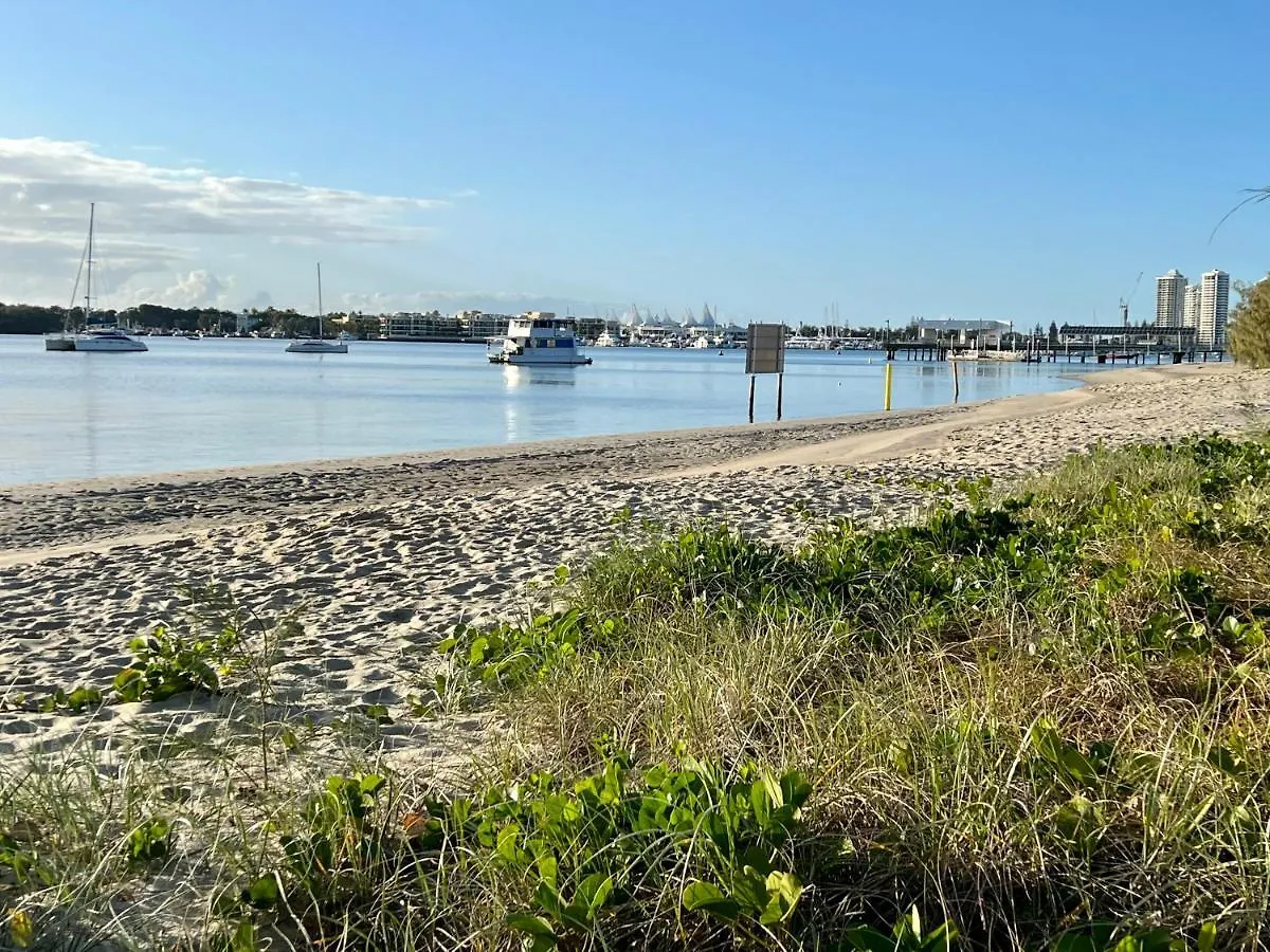 Apartment Broadwater Parklands Paradise-one & Two Bedroom