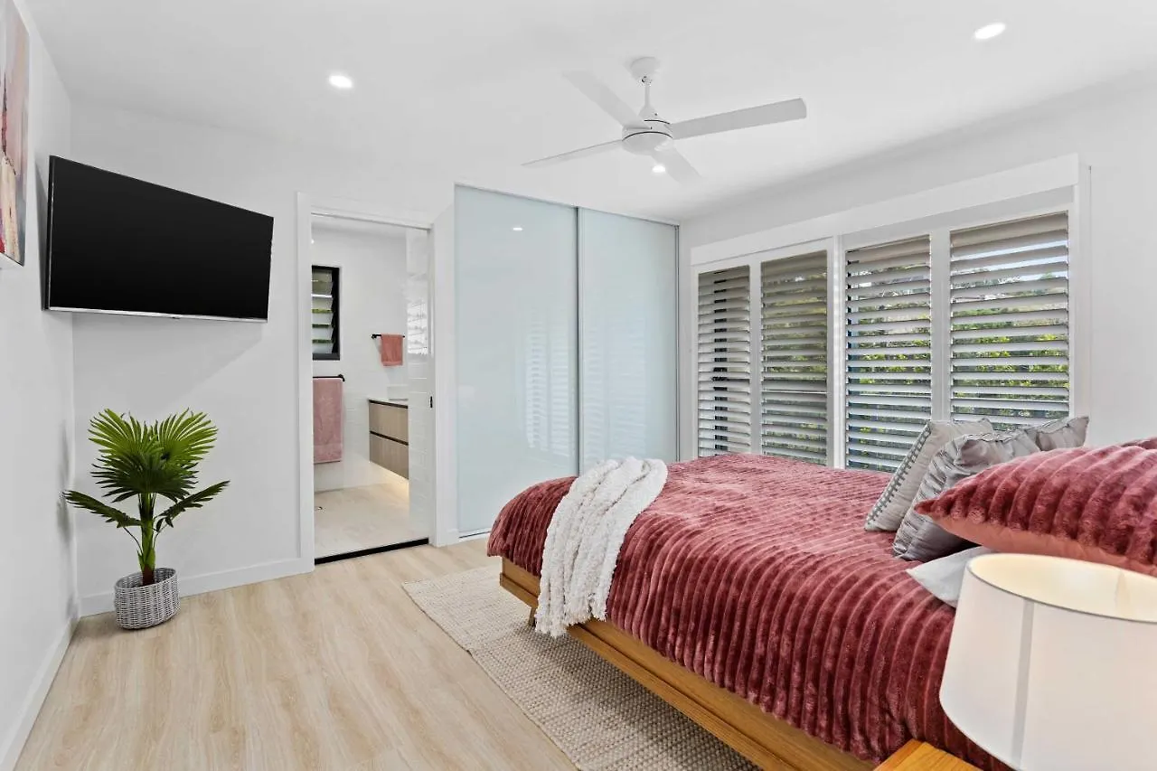 Beautiful Burleigh Heads 3 Brm Apartment!