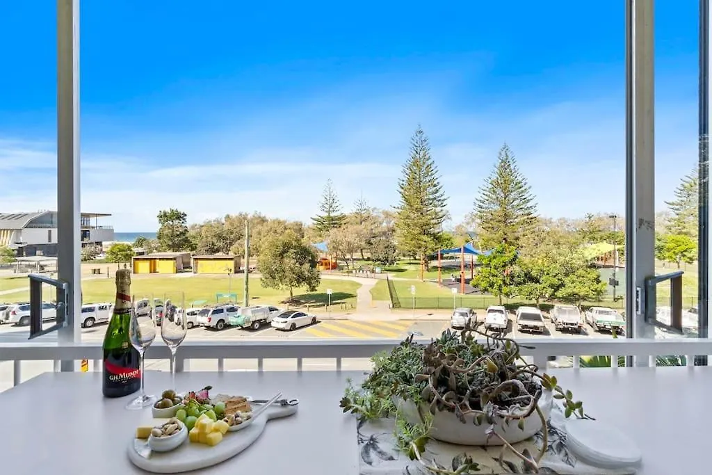 Beachfront Bliss 2 Bd Broadbeach Gold Coast