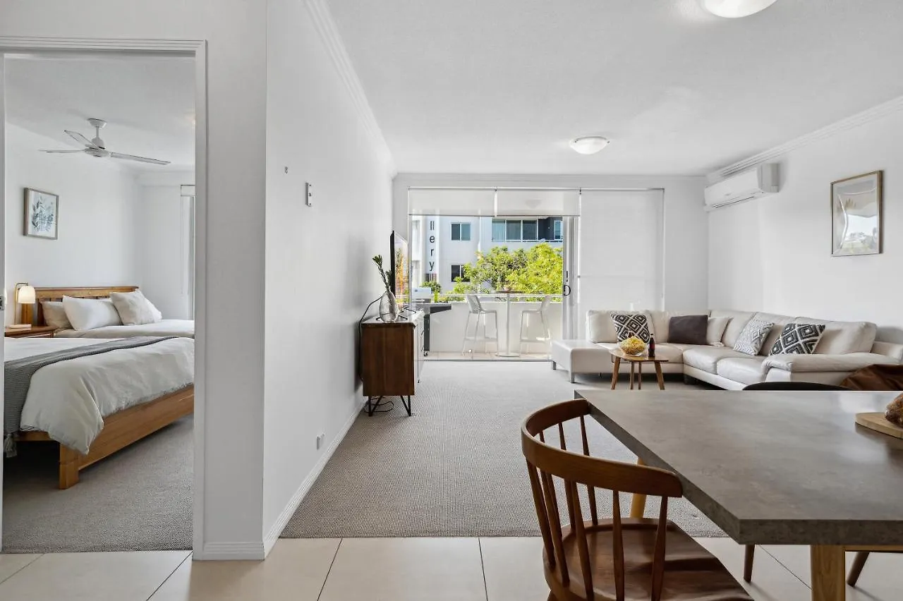 Luxury Varsity-robina-bond * Gold Coast
