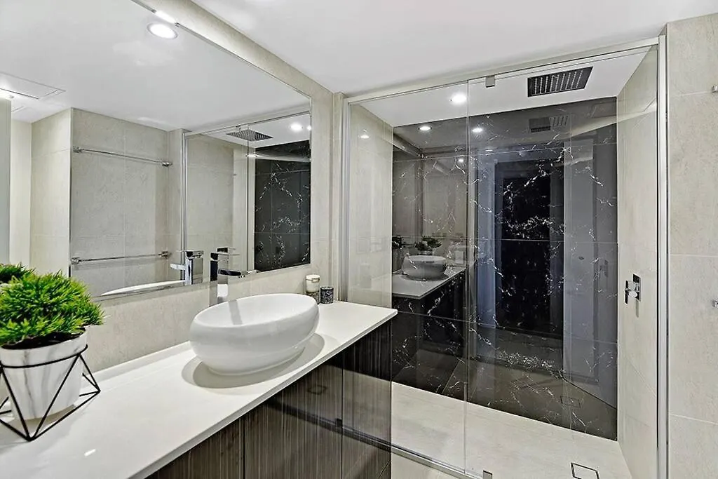 Bright 2b2b W/spectacular Main River Views *