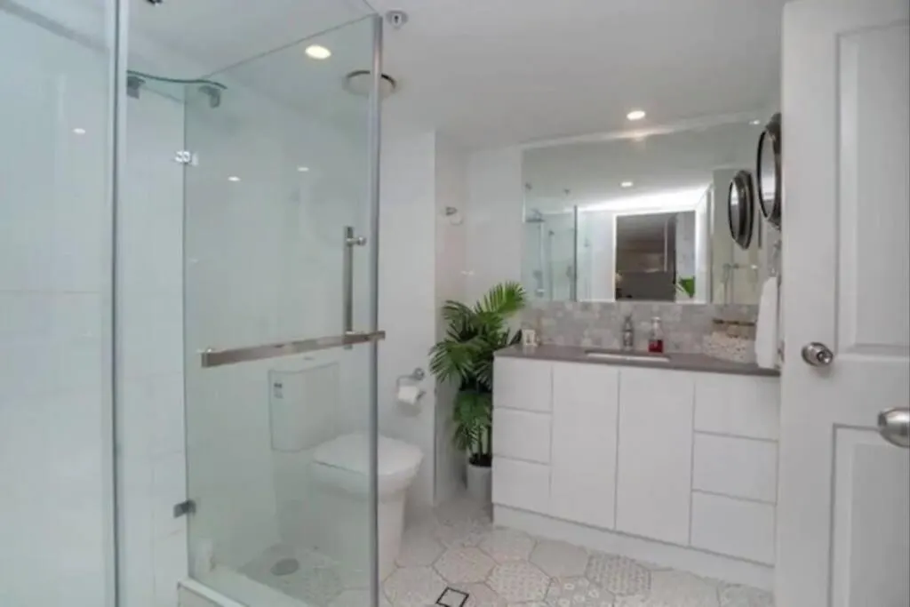 Picturesque Waterviews2br In Chevron Renaissance *