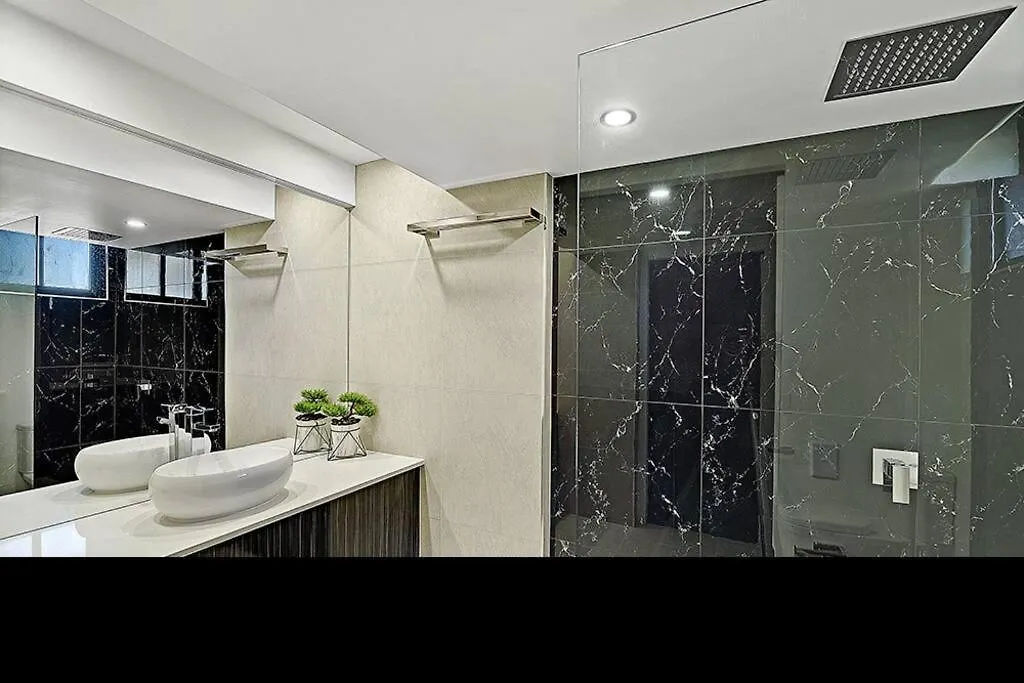 Bright 2b2b W/spectacular Main River Views *